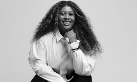 Les meilleurs produits de beauté pour cheveux bouclés et frisés – des traitements antifrisottis aux masques et héros de l&rsquo;hydratation