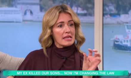 L&rsquo;animateur de This Morning retient ses larmes alors que l&rsquo;invité raconte un événement « tragique » – regardez