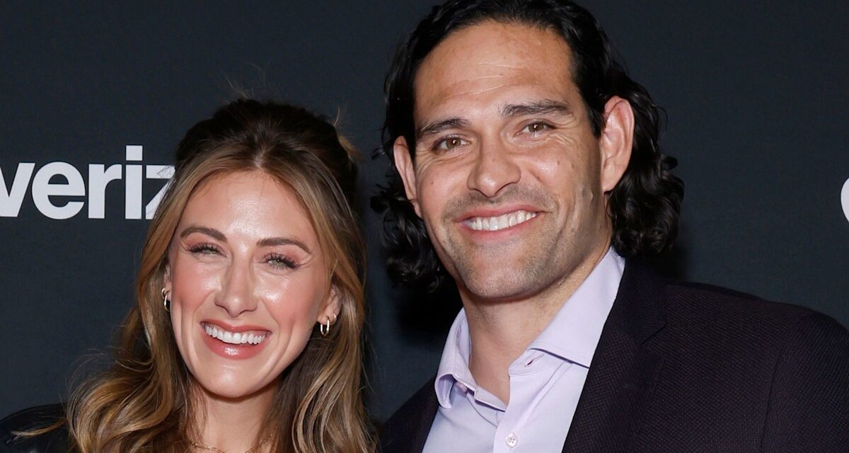 Rencontrez la femme de Mark Sanchez et la star de Chad Powers Perry Mattfeld