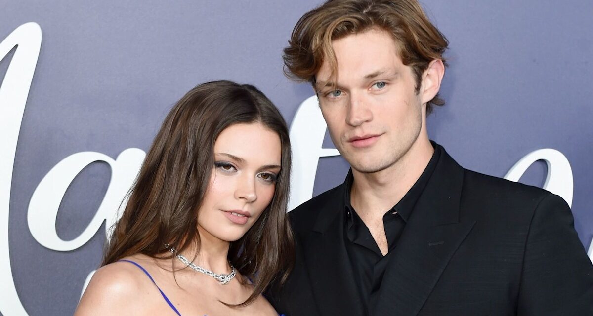 Harriet Herbig-Matten épate les fans en robe nue lors de la première de la saison 2 de Maxton Hall avec sa co-star Damian Hardung