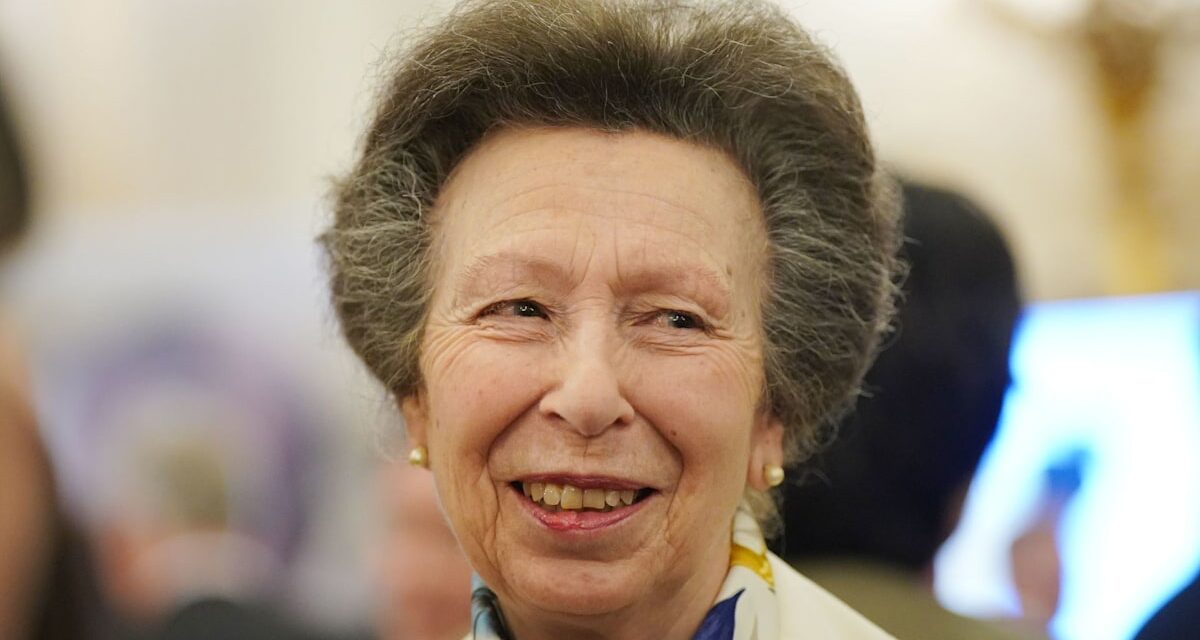 Famille royale EN DIRECT : la princesse Anne rendra visite aux constructeurs automobiles à Derby