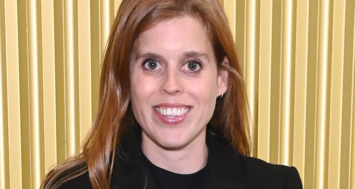 La princesse Béatrice donne une touche moderne à une robe animée – avec un ourlet « sexy »