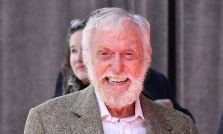 La réponse très réelle de Dick Van Dyke à l&rsquo;âge de 100 ans après des aveux sur sa santé révélés dans une nouvelle vidéo