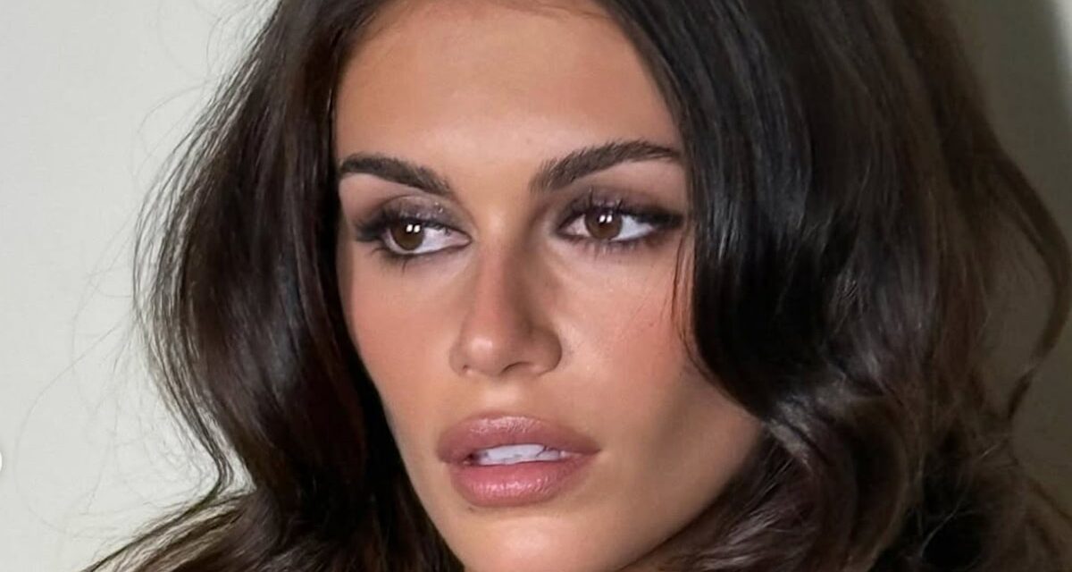 Kaia Gerber ramène des chaussures et des jambières bizarres pour l&rsquo;automne 2025