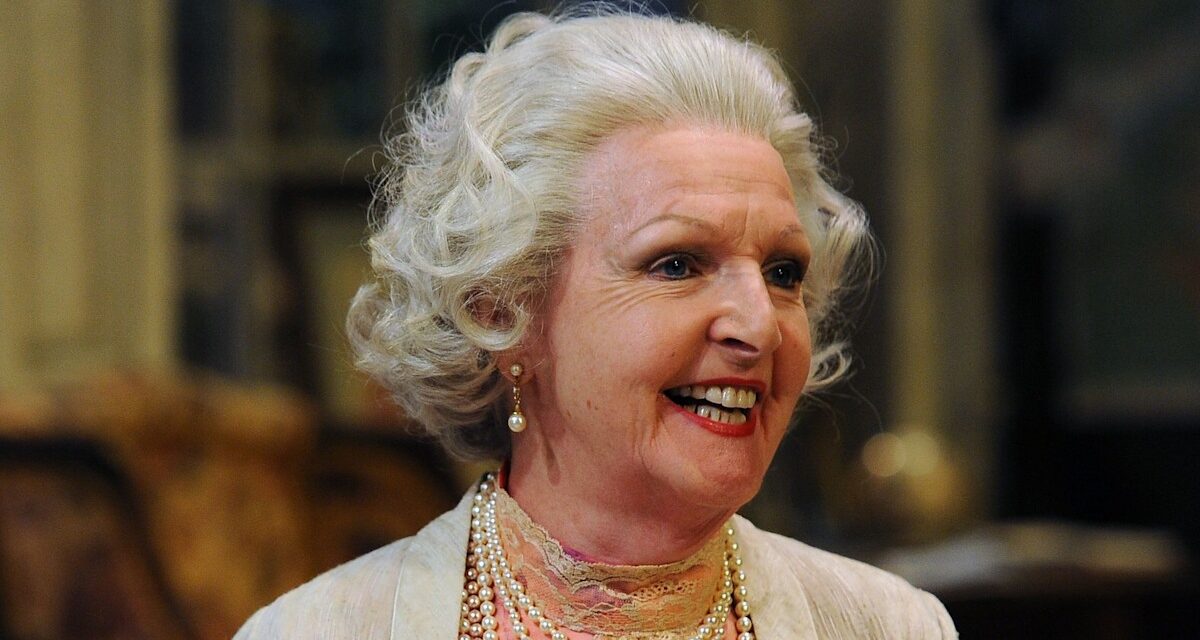 Le manoir de Penelope Keith loin des projecteurs avec son mari détective