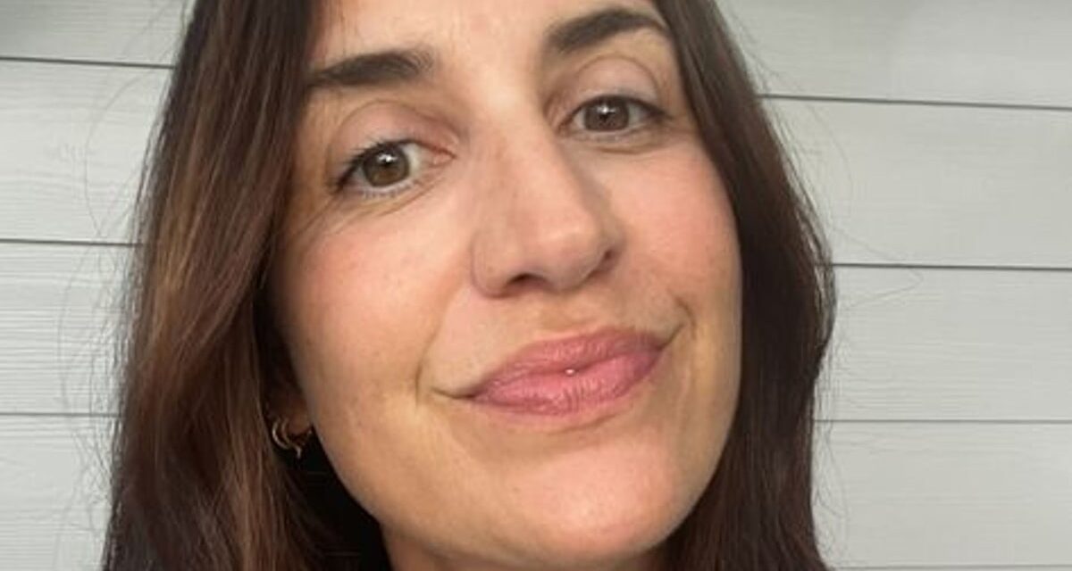 J&rsquo;ai réduit de moitié ma routine de soins de la peau à 49 ans – et je n&rsquo;ai jamais été aussi belle