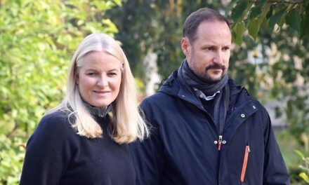 Le prince héritier Haakon évoque l&rsquo;absence de son épouse Mette-Marit lors d&rsquo;un voyage à l&rsquo;étranger