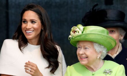 Meghan Markle vient de porter l&rsquo;accessoire de mode le plus célèbre de la reine Elizabeth II