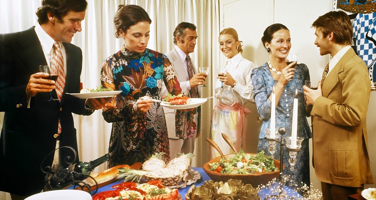 10 aliments de base des repas des années 1970 qui ont discrètement disparu du menu – et si vous pouvez encore les acheter aujourd&rsquo;hui