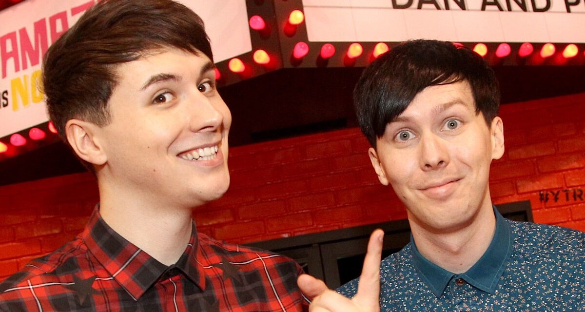 Qui sont Dan et Phil ? Rencontrez les célèbres YouTubers qui ont confirmé qu&rsquo;ils sortaient ensemble en secret depuis 16 ans