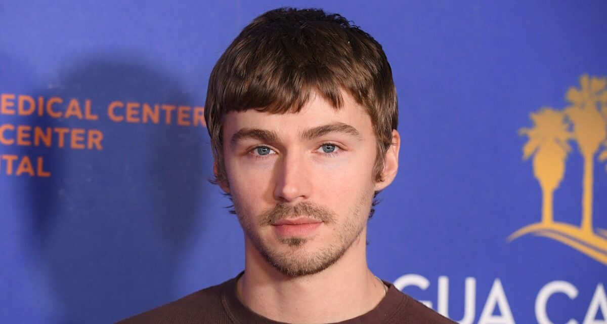 La série Boots de Netflix est-elle basée sur une histoire vraie ? Tous les détails