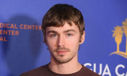 La série Boots de Netflix est-elle basée sur une histoire vraie ? Tous les détails