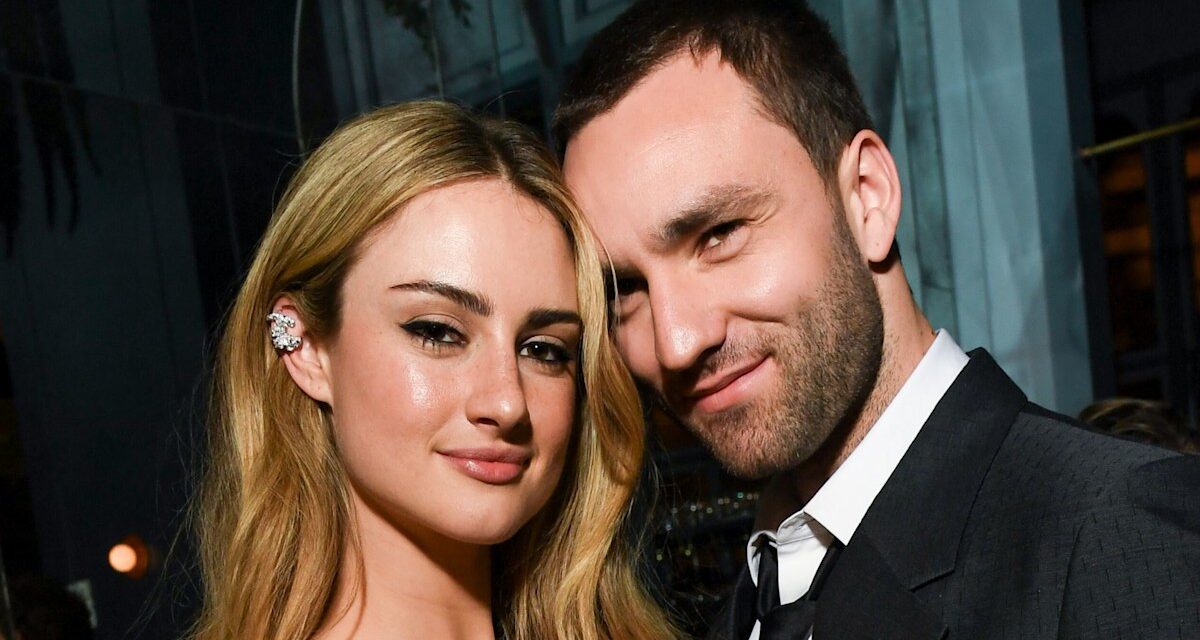 La BBC ajoute le drame roman «toxique» – et les fans sont «dépendants»