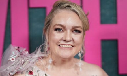 Colleen Hoover contrainte de rater la première du film Regretting You en raison de problèmes de santé « inévitables »