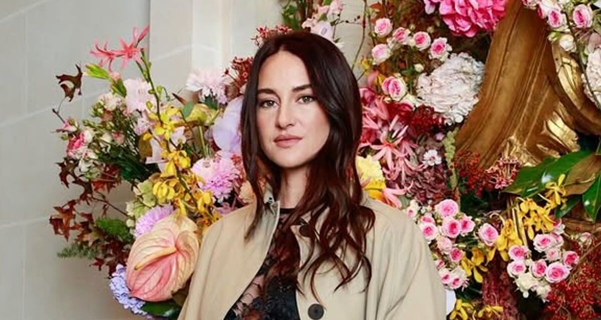 Shailene Woodley fait tourner les têtes dans une robe en dentelle à Paris