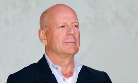 La plus jeune fille de Bruce Willis est la « jumelle » de sa sœur aînée Tallulah sur une nouvelle photo