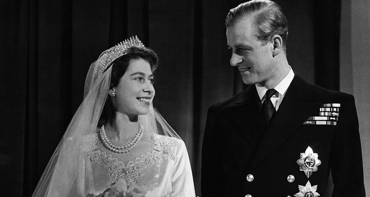 Un étrange souvenir du mariage de la reine Elizabeth, âgé de 77 ans, sera vendu aux enchères
