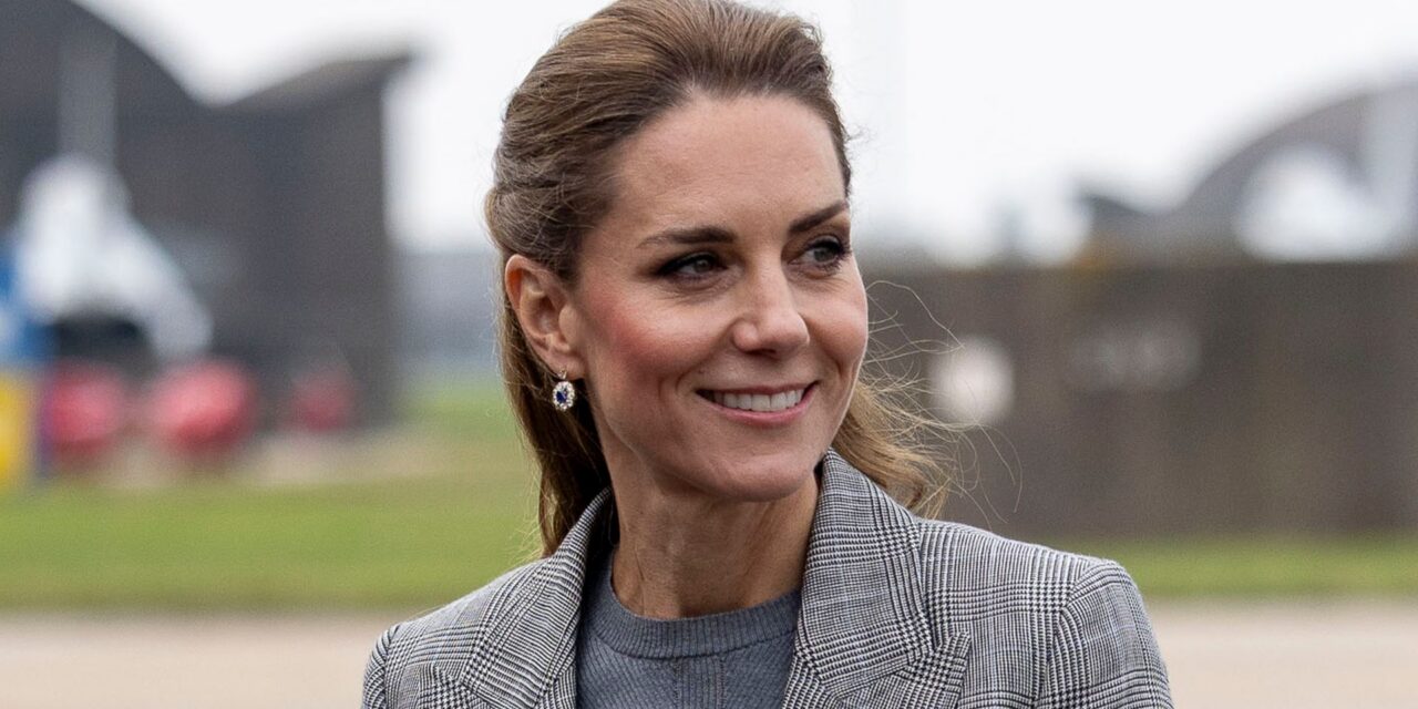 La princesse Kate vient de faire à nouveau la coiffure «Royal Twist» – et nous sommes totalement vendus