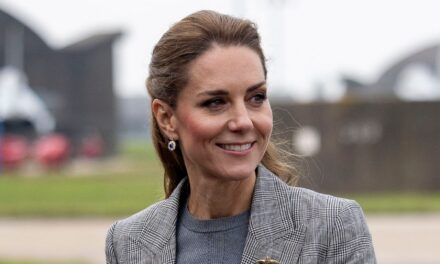 La princesse Kate vient de faire à nouveau la coiffure «Royal Twist» – et nous sommes totalement vendus