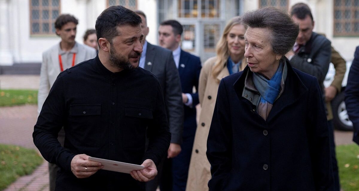 Le geste incroyablement poignant de la princesse Anne pendant le voyage surprise de l&rsquo;Ukraine