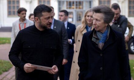 Le geste incroyablement poignant de la princesse Anne pendant le voyage surprise de l&rsquo;Ukraine