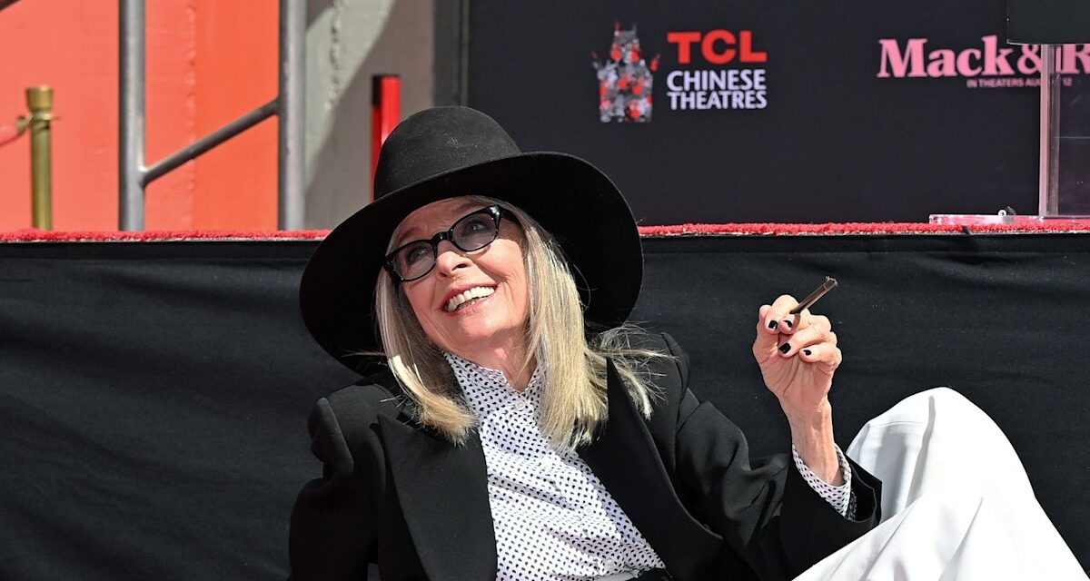 Regardez Reese Witherspoon rendre hommage à « l&rsquo;indélébile » Diane Keaton alors que Goldie Hawn, Bette Midler et Steve Martin font l&rsquo;éloge de l&rsquo;actrice