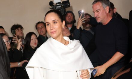 La «compétence secrète» de Meghan Markle qui s&rsquo;est avérée pratique sur la sortie de la Fashion Week de Paris solo