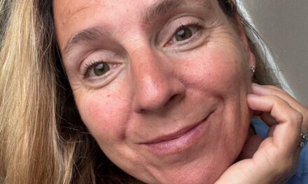 J&rsquo;adore le maquillage, alors pourquoi ai-je arrêté de « faire des efforts » à 58 ans ?