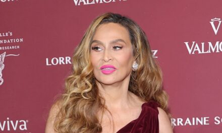 Tina Knowles vole la vedette au glamour Angel Ball à New York