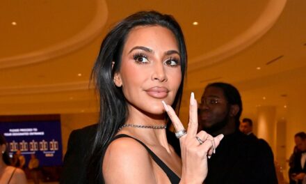 Les moments de mode les plus controversés de Kim Kardashian de tous les temps