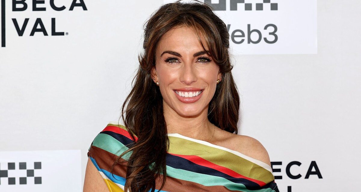 Alyssa Farah Griffin de The View annonce qu&rsquo;elle est enceinte après avoir donné des indices subtils – tout ce que nous savons