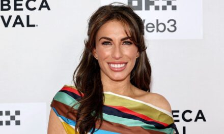 Alyssa Farah Griffin de The View annonce qu&rsquo;elle est enceinte après avoir donné des indices subtils – tout ce que nous savons