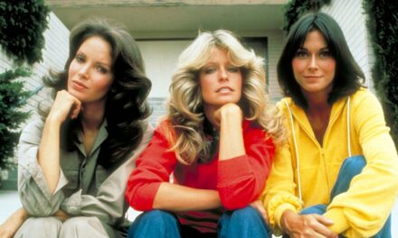 La star de Charlie&rsquo;s Angels, 80 ans, plonge ses fans dans une frénésie avec une apparence intemporelle après une étape importante