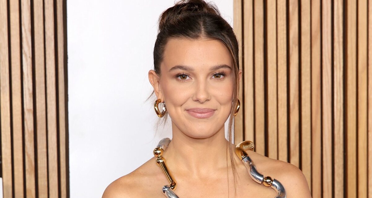 La mini-robe moulante à dos ouvert préférée de Millie Bobby Brown est parfaite pour les costumes d&rsquo;Halloween