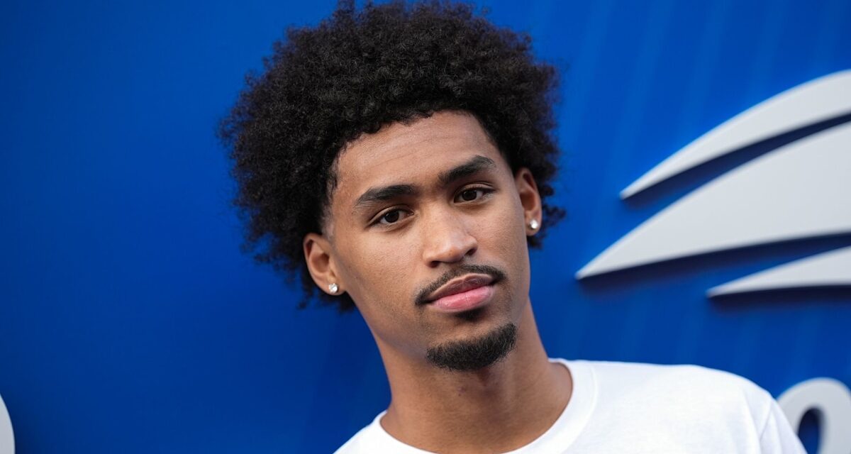 Rencontrez Dylan Harper des San Antonio Spurs alors que le joueur fait ses débuts en NBA