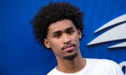 Rencontrez Dylan Harper des San Antonio Spurs alors que le joueur fait ses débuts en NBA