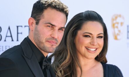 Kelly Brook stimule le débat avec la règle «suffocante» dans le mariage