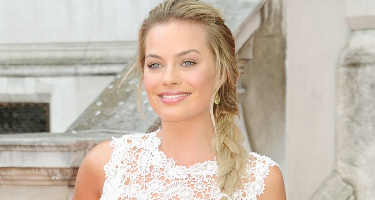 La tenue transparente oubliée de Margot Robbie est parfaite pour les futures mariées