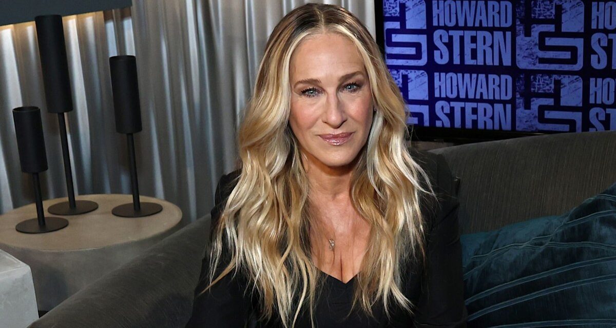 Sarah Jessica Parker divise les fans avec des chaussures surprenantes dans lesquelles Carrie Bradshaw ne serait jamais vue