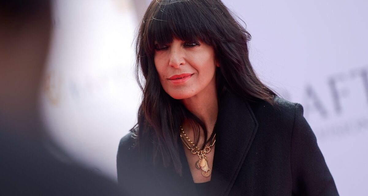 La robe en dentelle noire de Claudia Winkleman dans Celebrity Traitors vient de Nadine Merabi – une marque qu&rsquo;elle a portée plus de 10 fois dans Strictly