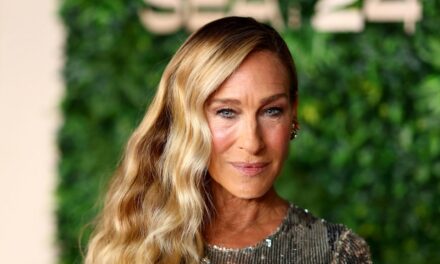 Le retour épique de Sarah Jessica Parker dans la sitcom des années 80 vous époustouflera