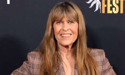 Terri Irwin révèle comment Russell Crowe a pris sa famille « sous son aile » après la mort de Steve Irwin – en exclusivité