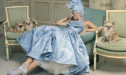 Exclusif: Manolo Blahnik partage ses secrets de conception de chaussures et son amour pour Marie Antoinette