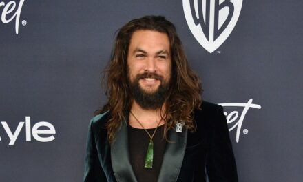 La transformation choquante des cheveux de Jason Momoa plonge les fans dans une frénésie