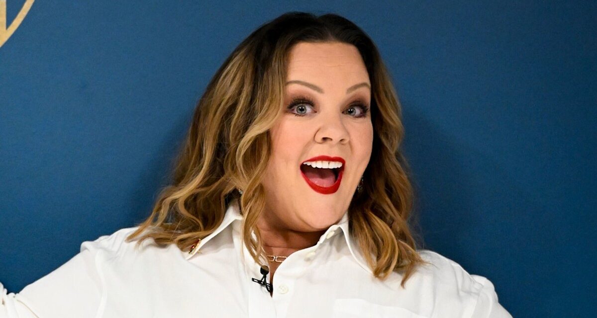 Melissa McCarthy est incroyable dans un haut noir en dentelle et une jupe moulante après une transformation en perte de poids