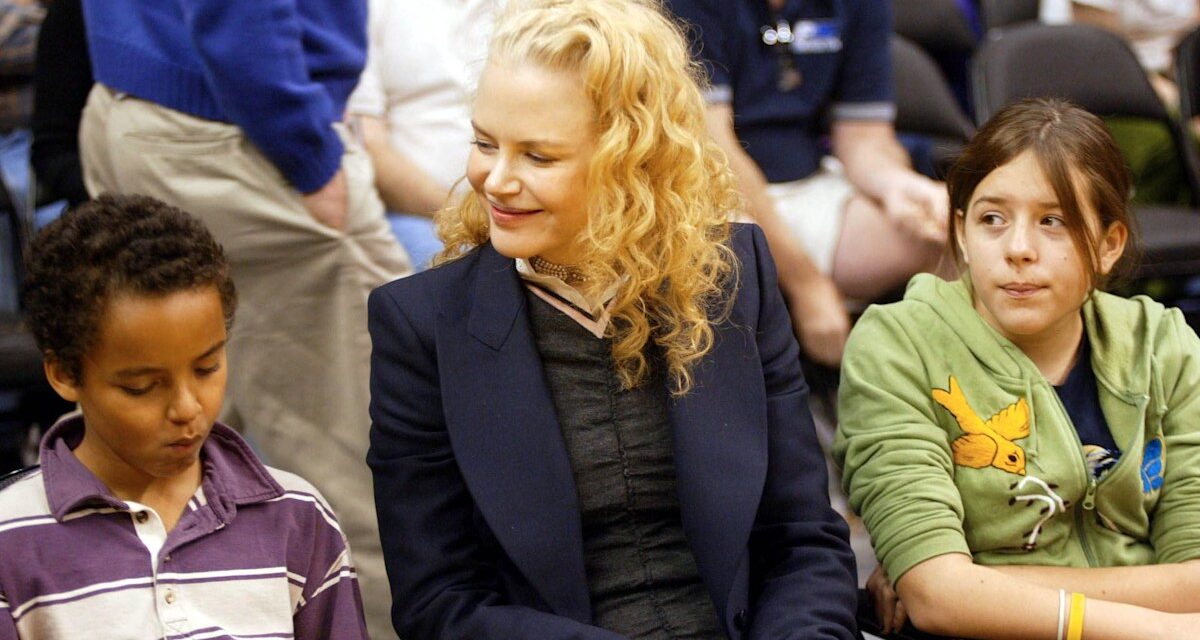 Le fils de Nicole Kidman, Connor Cruise, apparaît sur une nouvelle photo dans un aperçu de la vie loin des projecteurs