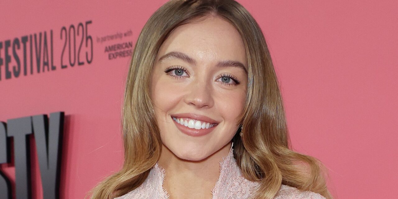 La robe en satin et en dentelle de Sydney Sweeney pour le London Film Festival est une pure perfection