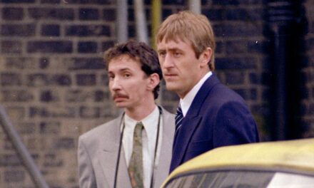 Seuls les camarades de création et les chevaux qui sont décédés: Patrick Murray, John Challis, Roger Lloyd Pack et plus