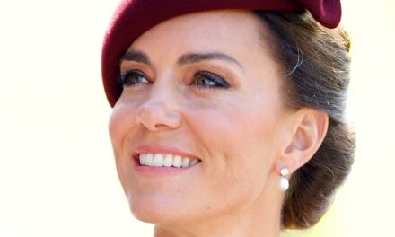 Les collants résille et la mini-robe de Kate Middleton pourraient être sa tenue la plus emblématique à ce jour