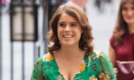 La princesse Eugenie annonce de grandes nouvelles – dans la robe à barbe Veronica £ 358 £ 358